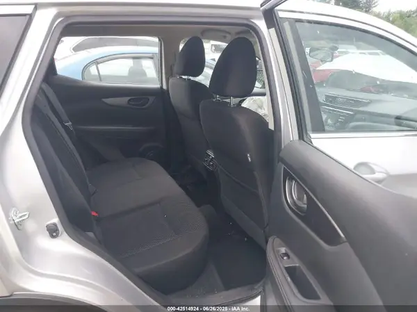 JN1BJ1CR8HW123028 2017 NISSAN ROGUE - Image 8