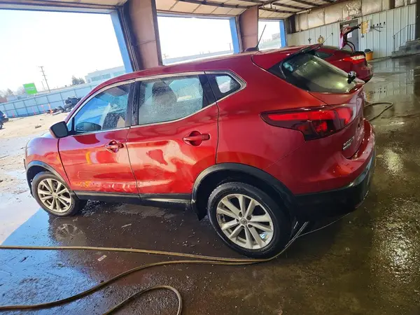 JN1BJ1CR8HW123174 2017 NISSAN ROGUE - Image 2