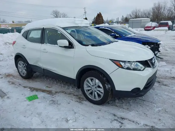 JN1BJ1CR8HW124213 2017 NISSAN ROGUE - Image 1