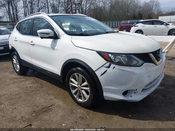 JN1BJ1CR8HW124468 2017 NISSAN ROGUE - Image 1