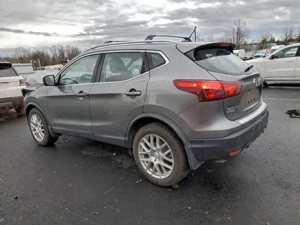 JN1BJ1CR8HW128178 2017 NISSAN ROGUE - Image 2