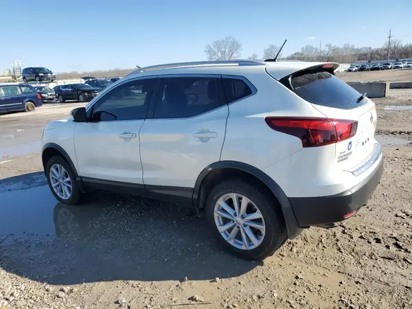JN1BJ1CR8HW128746 2017 NISSAN ROGUE - Image 2