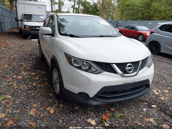 JN1BJ1CR8HW130108 2017 NISSAN ROGUE - Image 1