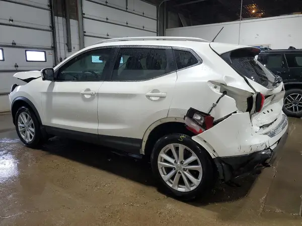 JN1BJ1CR8HW134594 2017 NISSAN ROGUE - Image 2