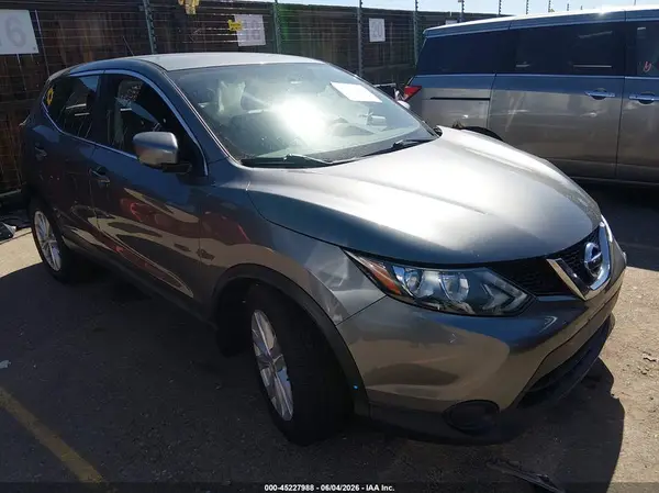JN1BJ1CR8HW140881 2017 NISSAN ROGUE - Image 1