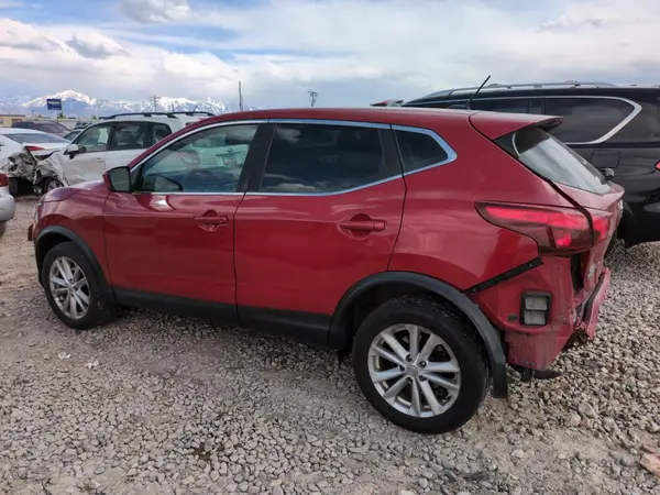 JN1BJ1CR8HW142162 2017 NISSAN ROGUE - Image 2