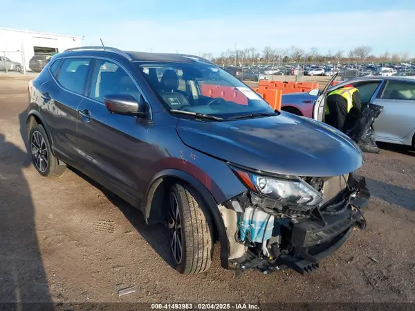 JN1BJ1CR8HW143280 2017 NISSAN ROGUE - Image 1