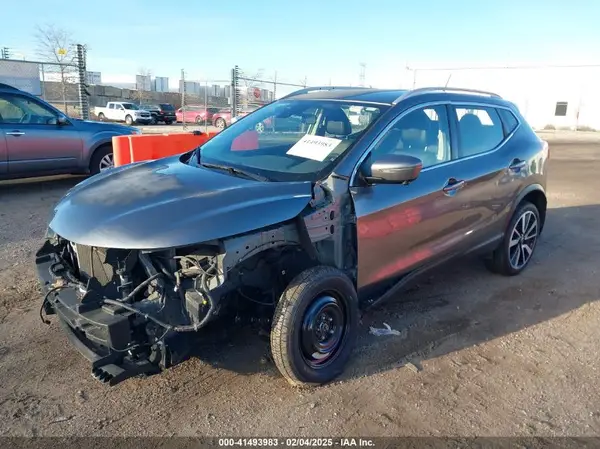 JN1BJ1CR8HW143280 2017 NISSAN ROGUE - Image 2