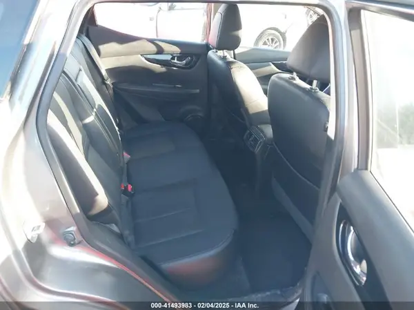 JN1BJ1CR8HW143280 2017 NISSAN ROGUE - Image 8