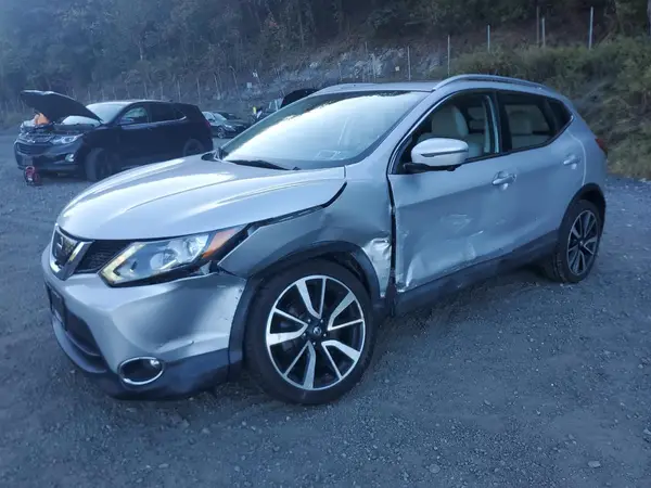 JN1BJ1CR8JW200440 2018 NISSAN ROGUE - Image 1