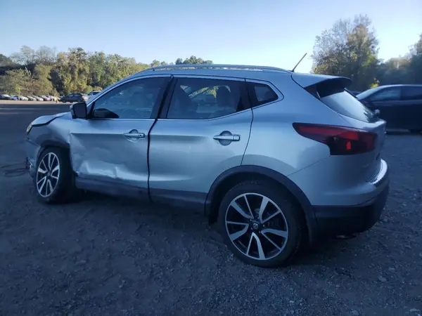JN1BJ1CR8JW200440 2018 NISSAN ROGUE - Image 2
