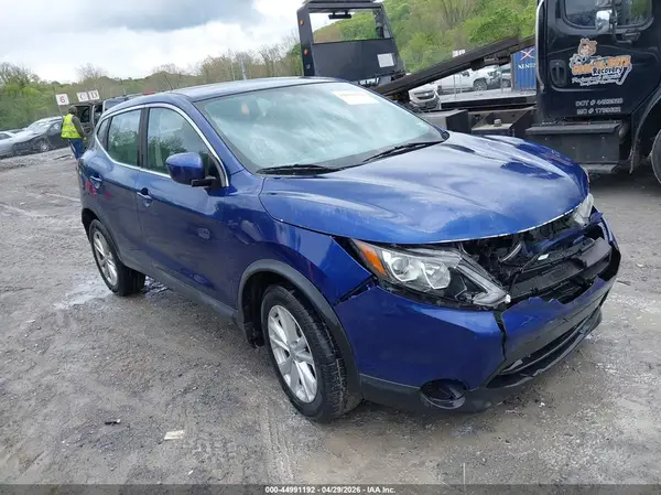 JN1BJ1CR8JW203631 2018 NISSAN ROGUE - Image 1