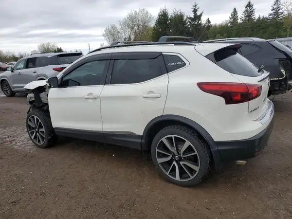 JN1BJ1CR8JW251579 2018 NISSAN ROGUE - Image 2
