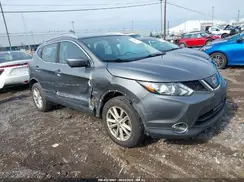 JN1BJ1CR8JW251713 2018 NISSAN ROGUE