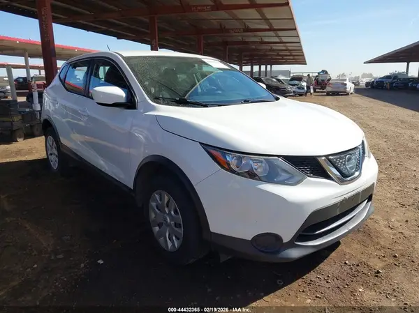 JN1BJ1CR8JW256409 2018 NISSAN ROGUE - Image 1