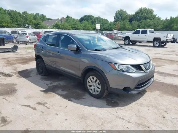 JN1BJ1CR8JW256877 2018 NISSAN ROGUE - Image 1