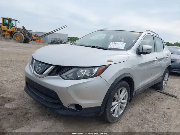JN1BJ1CR8JW269015 2018 NISSAN ROGUE - Image 2