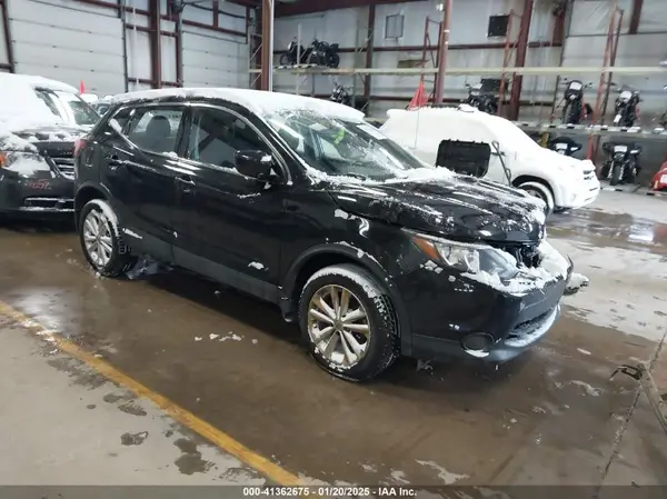 JN1BJ1CR8JW280872 2018 NISSAN ROGUE - Image 1