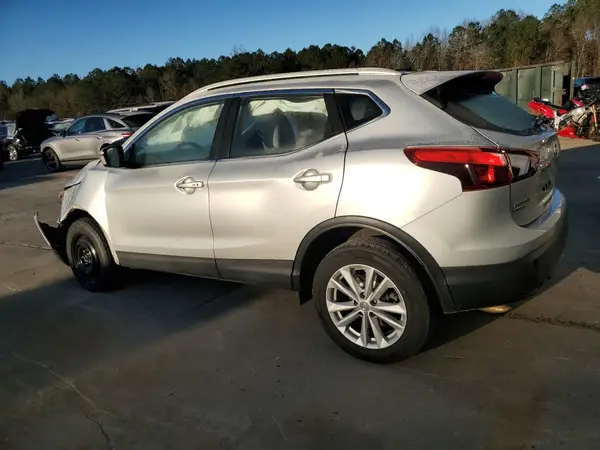 JN1BJ1CR8JW284551 2018 NISSAN ROGUE - Image 2