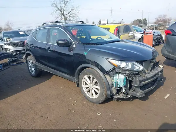 JN1BJ1CR8JW289362 2018 NISSAN ROGUE - Image 1