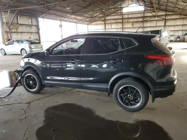 JN1BJ1CR8JW292925 2018 NISSAN ROGUE - Image 2