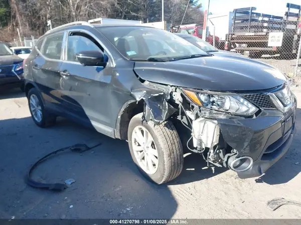 JN1BJ1CR8JW294321 2018 NISSAN ROGUE - Image 1
