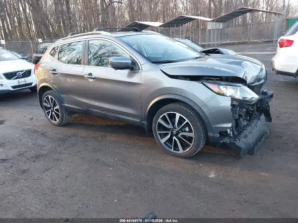JN1BJ1CR8JW600613 2018 NISSAN ROGUE - Image 1