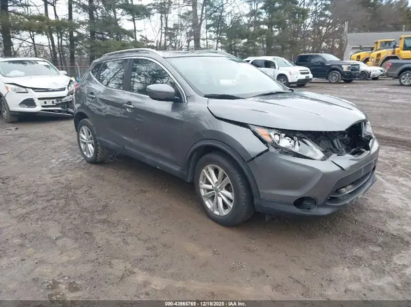 JN1BJ1CR9HW109865 2017 NISSAN ROGUE - Image 1