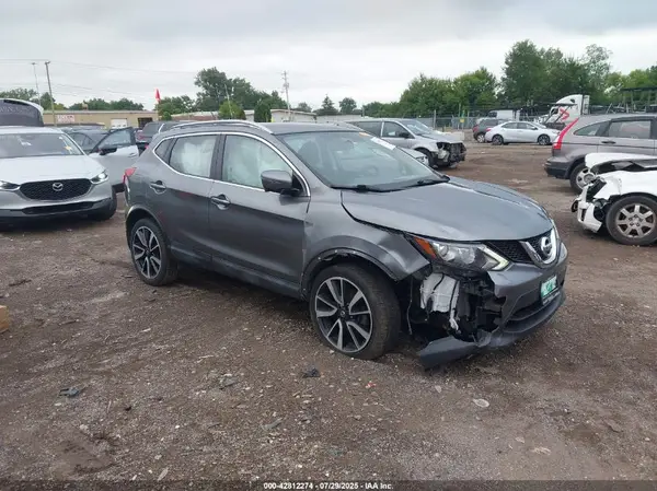 JN1BJ1CR9HW109879 2017 NISSAN ROGUE - Image 1