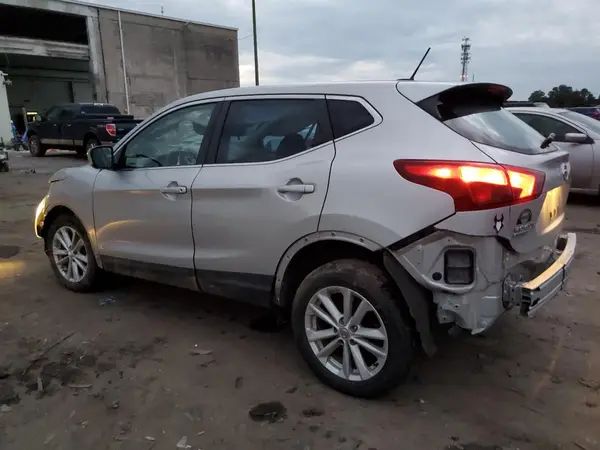 JN1BJ1CR9HW112216 2017 NISSAN ROGUE - Image 2