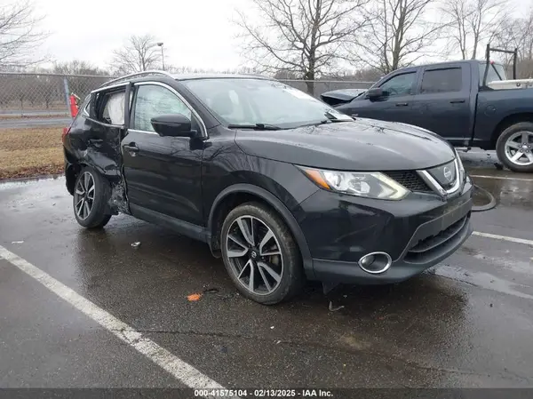 JN1BJ1CR9HW113768 2017 NISSAN ROGUE - Image 1