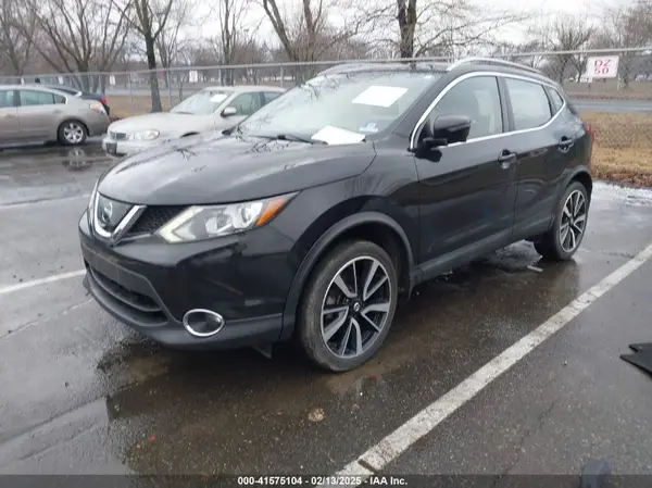 JN1BJ1CR9HW113768 2017 NISSAN ROGUE - Image 2