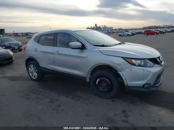JN1BJ1CR9HW124690 2017 NISSAN ROGUE - Image 1