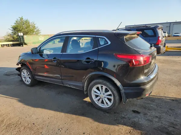 JN1BJ1CR9HW126584 2017 NISSAN ROGUE - Image 2