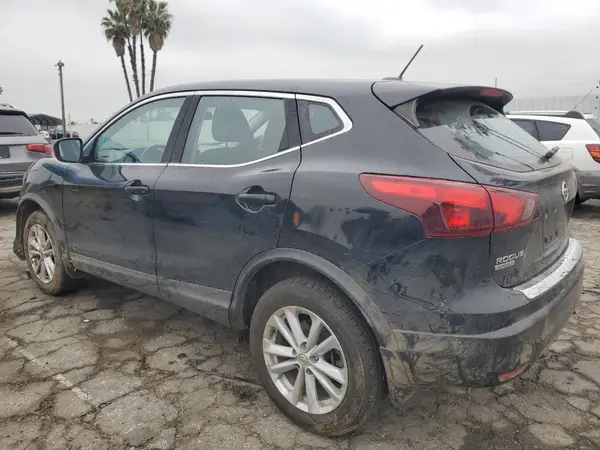 JN1BJ1CR9HW128173 2017 NISSAN ROGUE - Image 2