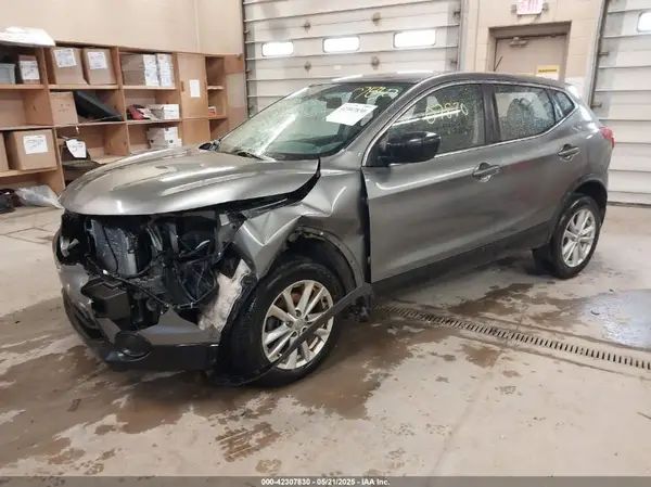 JN1BJ1CR9HW128710 2017 NISSAN ROGUE - Image 2