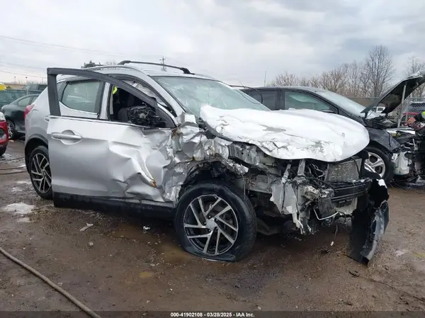 JN1BJ1CR9HW132076 2017 NISSAN ROGUE - Image 1