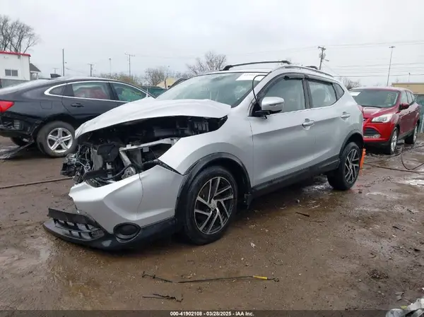 JN1BJ1CR9HW132076 2017 NISSAN ROGUE - Image 2