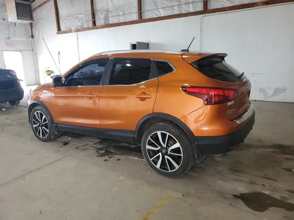 JN1BJ1CR9HW139383 2017 NISSAN ROGUE - Image 2