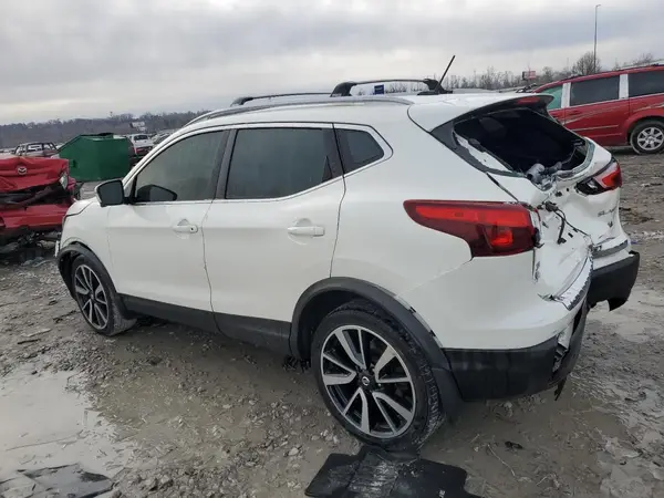 JN1BJ1CR9HW140243 2017 NISSAN ROGUE - Image 2