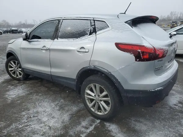 JN1BJ1CR9JW201676 2018 NISSAN ROGUE - Image 2