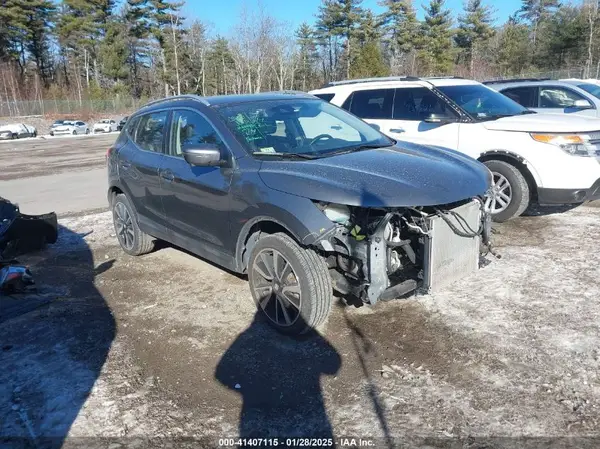 JN1BJ1CR9JW203833 2018 NISSAN ROGUE - Image 1