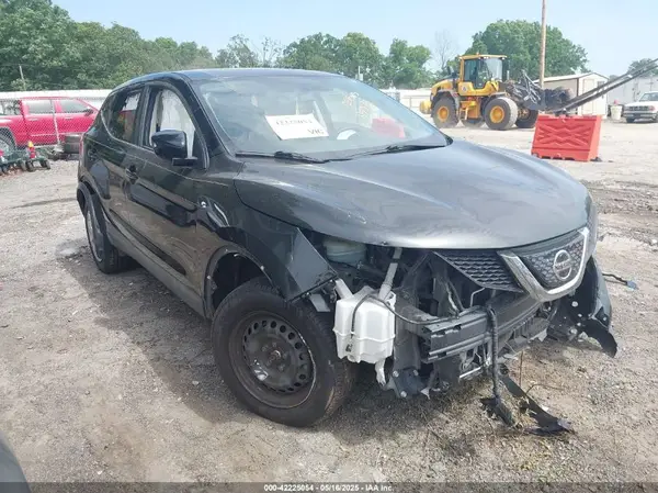 JN1BJ1CR9JW250375 2018 NISSAN ROGUE - Image 1