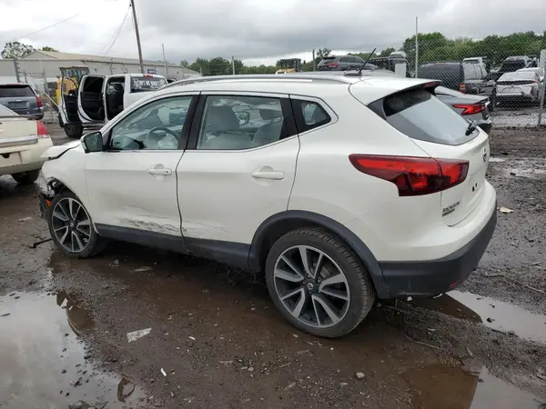 JN1BJ1CR9JW252143 2018 NISSAN ROGUE - Image 2