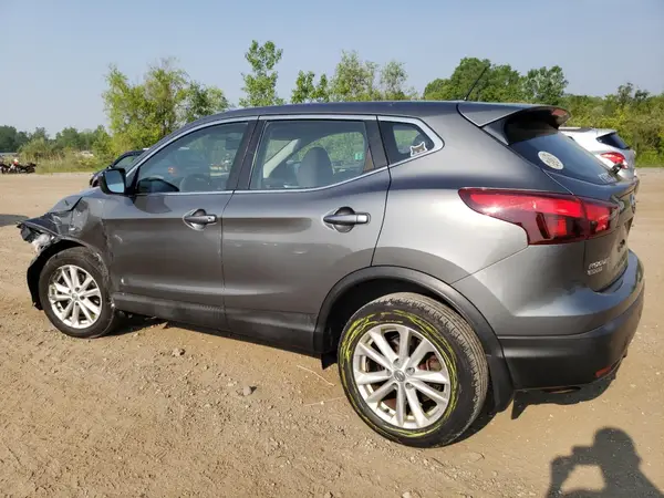 JN1BJ1CR9JW261148 2018 NISSAN ROGUE - Image 2