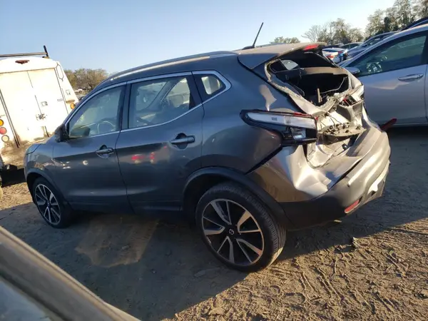 JN1BJ1CR9JW266012 2018 NISSAN ROGUE - Image 2