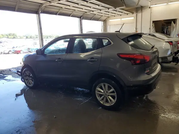 JN1BJ1CR9JW267399 2018 NISSAN ROGUE - Image 2