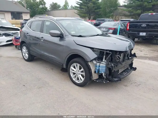 JN1BJ1CR9JW285613 2018 NISSAN ROGUE - Image 1