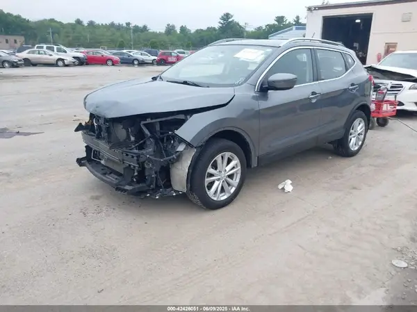 JN1BJ1CR9JW285613 2018 NISSAN ROGUE - Image 2