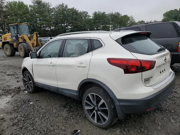 JN1BJ1CR9JW286213 2018 NISSAN ROGUE - Image 2